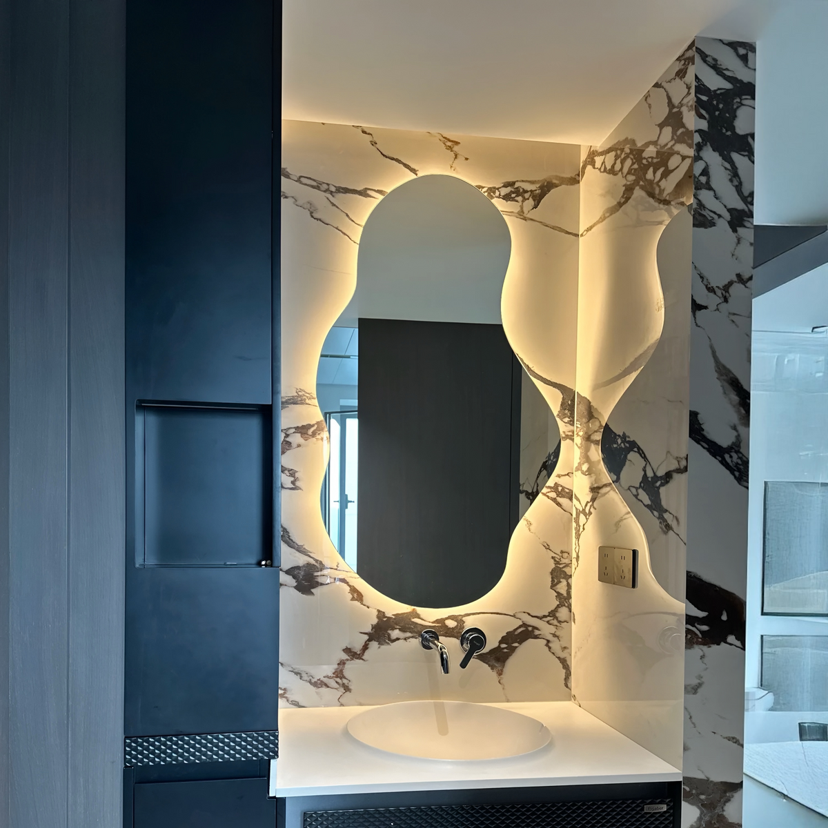Miroir LED asymétrique MAGNUM MyDecoraj